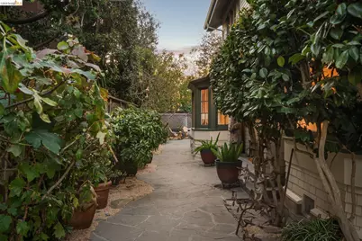 6487 Benvenue Ave, Oakland, CA 94618 - Photo 86