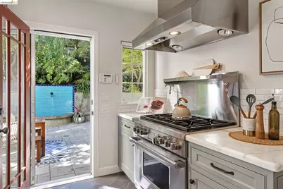6526 Longwalk Dr, Oakland, CA 94611 - Photo 24
