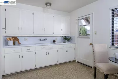3980 Mission Way, San Leandro, CA 94578 - Photo 4