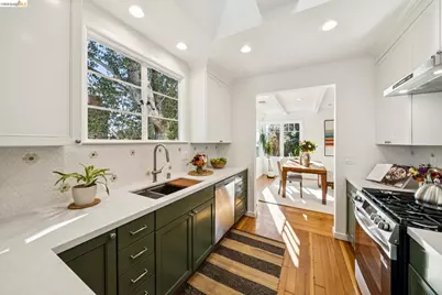 5970 Rincon Dr, Oakland, CA 94611 - Photo 18
