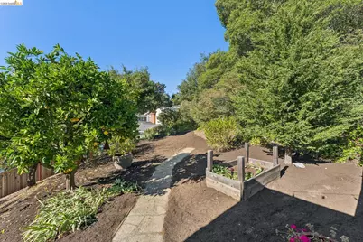 2562 Charleston St, Oakland, CA 94602 - Photo 74