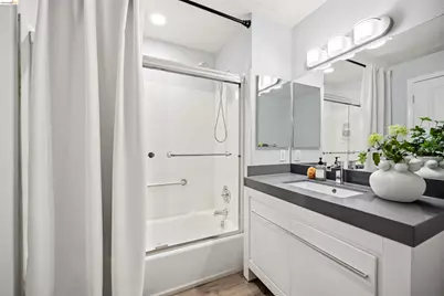 655 12th St #209, Oakland, CA 94607 - Photo 6