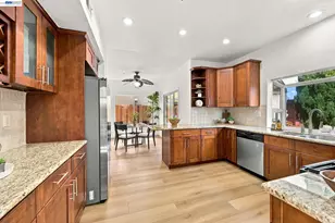 32409 Seaside Dr, Union City, CA 94587 - Photo 8
