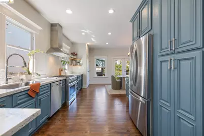 702 33rd St, Oakland, CA 94609 - Photo 16