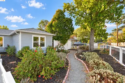 115 Roslyn Dr, Concord, CA 94518 - Photo 4