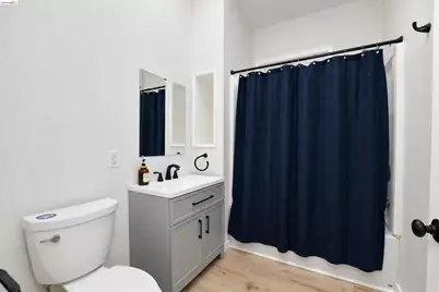 115 Roslyn Dr, Concord, CA 94518 - Photo 32