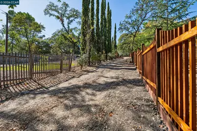 2050 Buttner Rd, Pleasant Hill, CA 94523 - Photo 18
