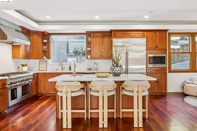7023 Broadway Ter, Oakland, CA 94611 - Photo 22