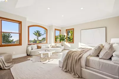 7023 Broadway Ter, Oakland, CA 94611 - Photo 40