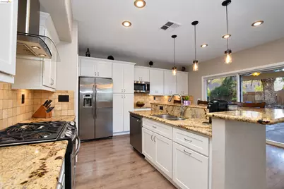 2454 Pacific Grove Ct, Discovery Bay, CA 94505 - Photo 12