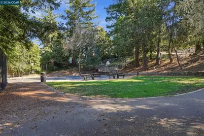 1388 Grizzly Peak Blvd, Berkeley, CA 94708 - Photo 36