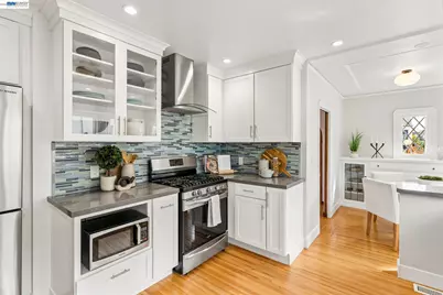 1823 Moreland Dr, Alameda, CA 94501 - Photo 14