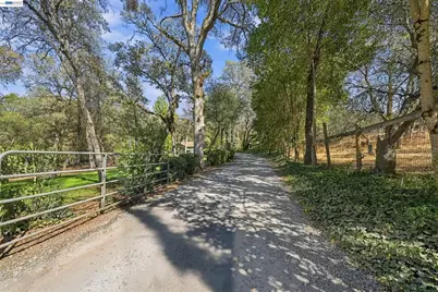 1644 Hidden Valley Ln, Auburn, CA 95602 - Photo 4