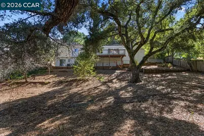 358 El Toyonal, Orinda, CA 94563 - Photo 2