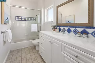 32 Sheridan Rd, Oakland, CA 94618 - Photo 30