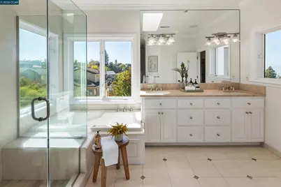 32 Sheridan Rd, Oakland, CA 94618 - Photo 24