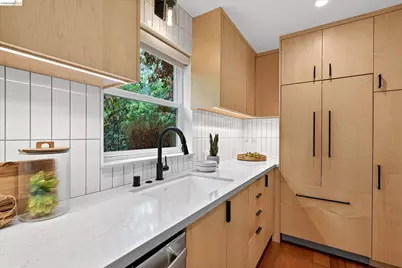 388 51st St, Oakland, CA 94609 - Photo 10