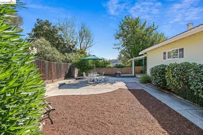2616 Woodside Ct, Pinole, CA 94564 - Photo 36