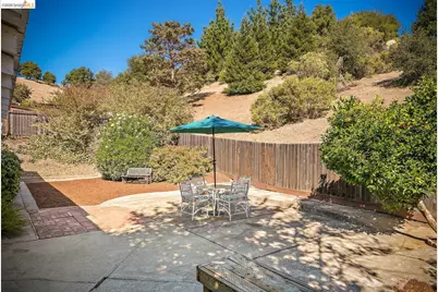2616 Woodside Ct, Pinole, CA 94564 - Photo 34