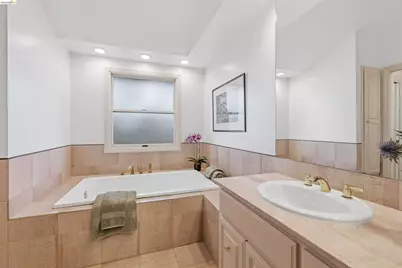 12181 Blythen Way, Oakland, CA 94619 - Photo 38