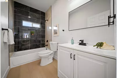 8821 Dowling St, Oakland, CA 94605 - Photo 18