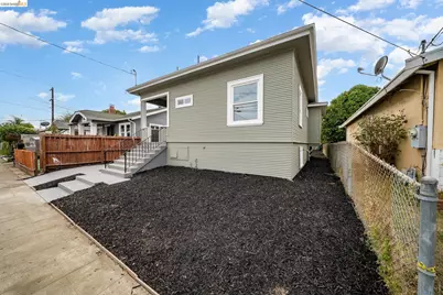 8821 Dowling St, Oakland, CA 94605 - Photo 32