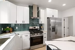 8821 Dowling St, Oakland, CA 94605 - Photo 10