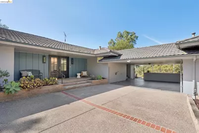 11260 Kerrigan Dr, Oakland, CA 94605 - Photo 20