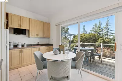 11260 Kerrigan Dr, Oakland, CA 94605 - Photo 72