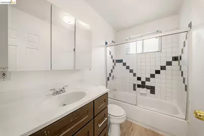2562 60th Ave, Oakland, CA 94605 - Photo 36