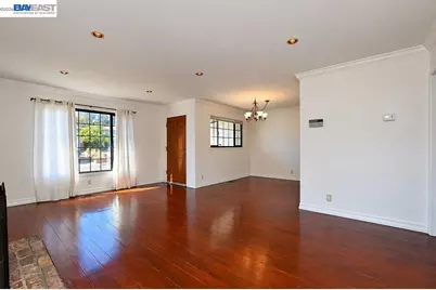 18416 Lakecrest Ct, Castro Valley, CA 94546 - Photo 4