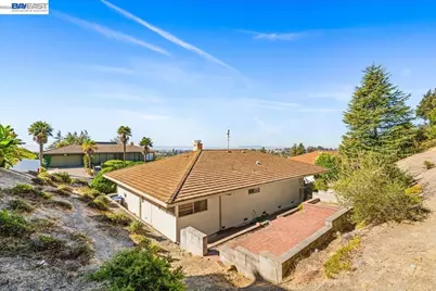 1356 Scenicview Dr, San Leandro, CA 94577 - Photo 32