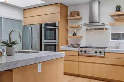 5427 Carlton St, Oakland, CA 94618 - Photo 16