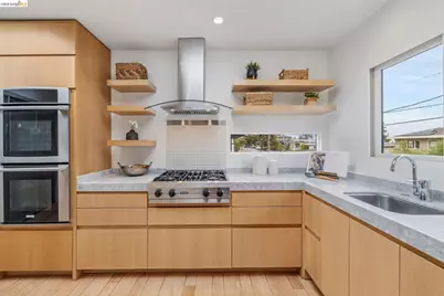 5427 Carlton St, Oakland, CA 94618 - Photo 2