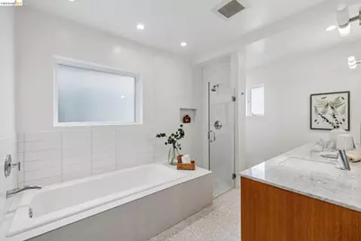 5427 Carlton St, Oakland, CA 94618 - Photo 22
