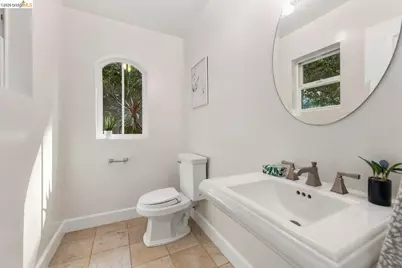 6375 Longcroft Dr, Oakland, CA 94611 - Photo 22