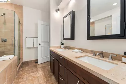 6375 Longcroft Dr, Oakland, CA 94611 - Photo 20