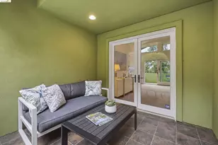 6375 Longcroft Dr, Oakland, CA 94611 - Photo 32