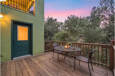6375 Longcroft Dr, Oakland, CA 94611 - Photo 36