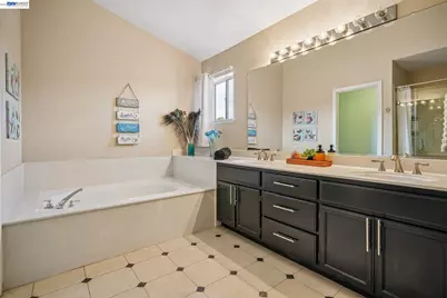 752 Longfellow St, Tracy, CA 95376 - Photo 4
