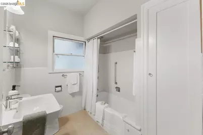 353 Warwick Ave, Oakland, CA 94610 - Photo 28