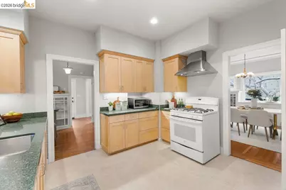 353 Warwick Ave, Oakland, CA 94610 - Photo 20