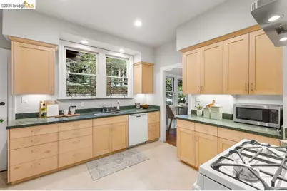 353 Warwick Ave, Oakland, CA 94610 - Photo 18