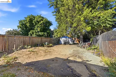537 Chester, Oakland, CA 94607 - Photo 70