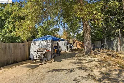 537 Chester, Oakland, CA 94607 - Photo 72