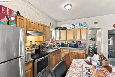537 Chester, Oakland, CA 94607 - Photo 24