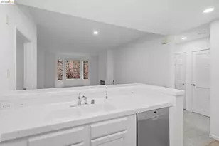 180 Caldecott, Oakland, CA 94618 - Photo 6