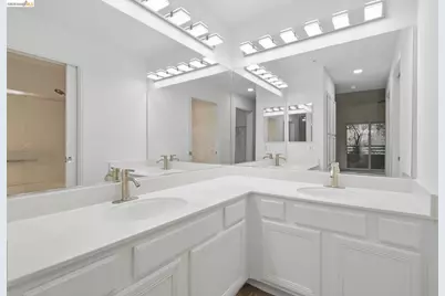 180 Caldecott #111, Oakland, CA 94618 - Photo 20