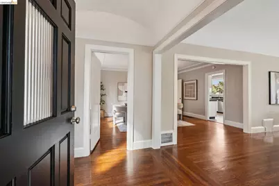 733 Grosvenor Pl, Oakland, CA 94610 - Photo 4