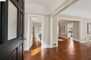 733 Grosvenor Pl, Oakland, CA 94610 - Photo 4